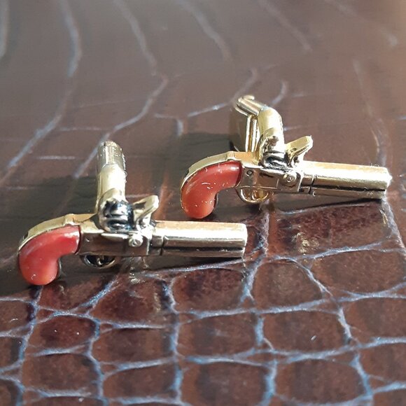 1960s Flintlock Dueling Pistols Gold Tone Vintage Cuff Links w/Orange - Picture 3 of 8